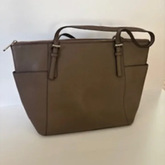 Michael Kors Women's Jet Set Travel Large Saffiano Leather Tote Bag in Taupe